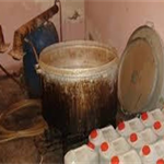 انهدام کارگاه تولید و توزیع مشروبات الکلی در رودان